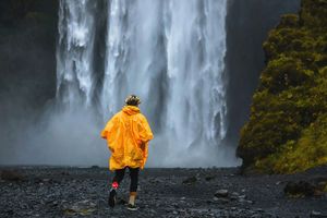 Как туристу выбрать дождевик и защитить свой рюкзак от влаги