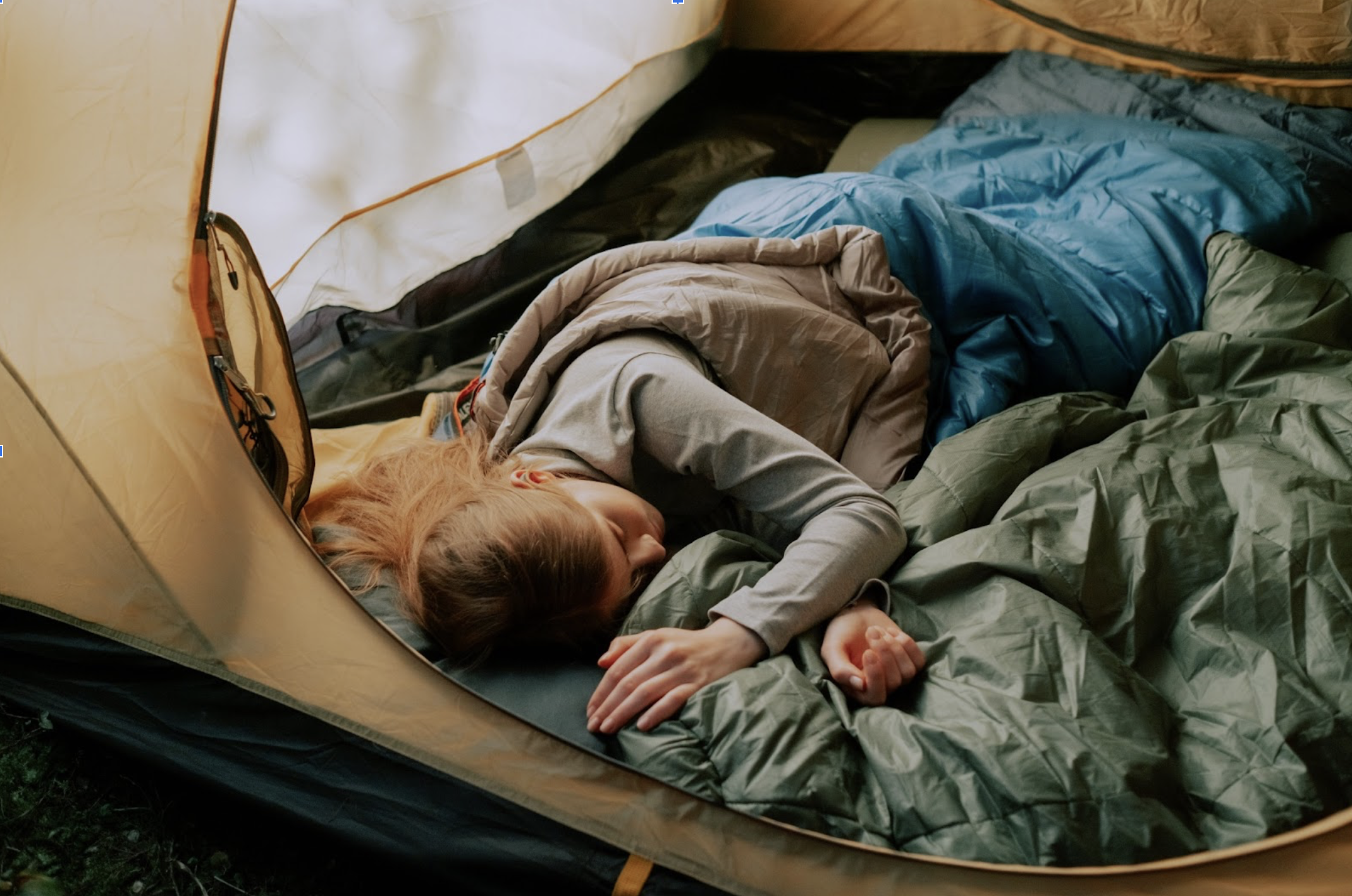 Снаряжение для сна в палатке