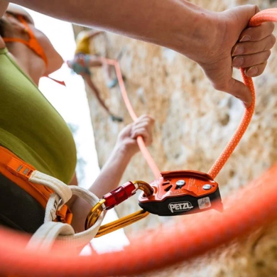 Спусковий страхувальний пристрій Petzl Neox, black