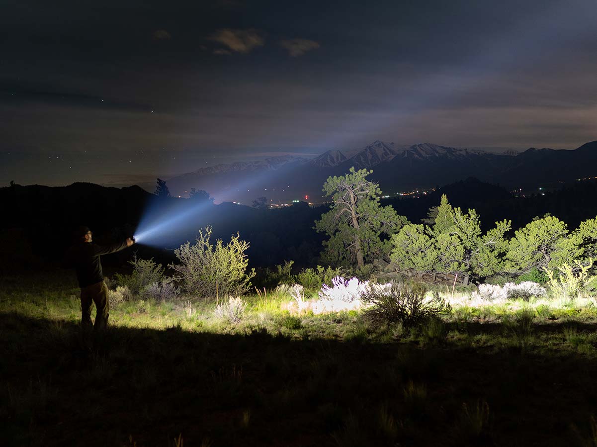 самый мощный flashlight Fenix 18 000 люмен — модель Fenix LR80R